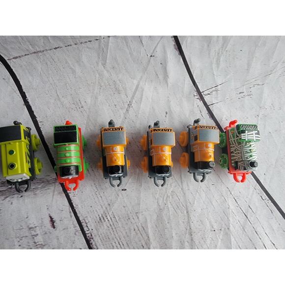 Thomas The Tank Engine Train & Friends Minis Micro Lot Percy Dash Scruff Lot 6 - Picture 5 of 9